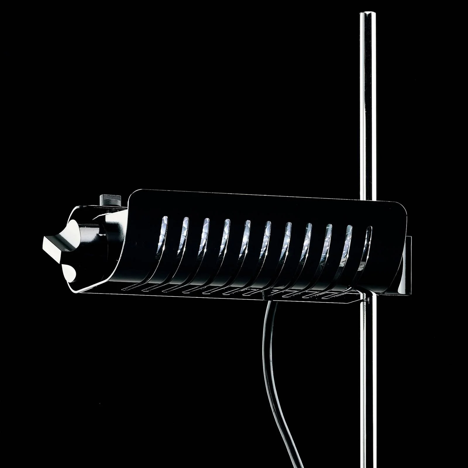 Oluce LED-Stehleuchte Colombo, schwarz/chrom, Metall günstig online kaufen