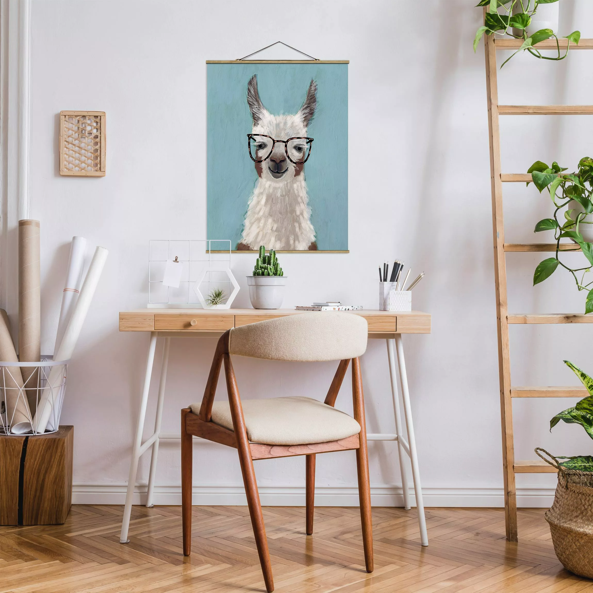 Stoffbild Tiere mit Posterleisten - Hochformat Lama mit Brille II günstig online kaufen