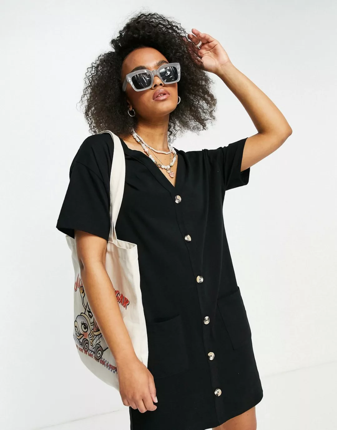 ASOS DESIGN – T-Shirt-Kleid in Schwarz mit Knopfleiste günstig online kaufen