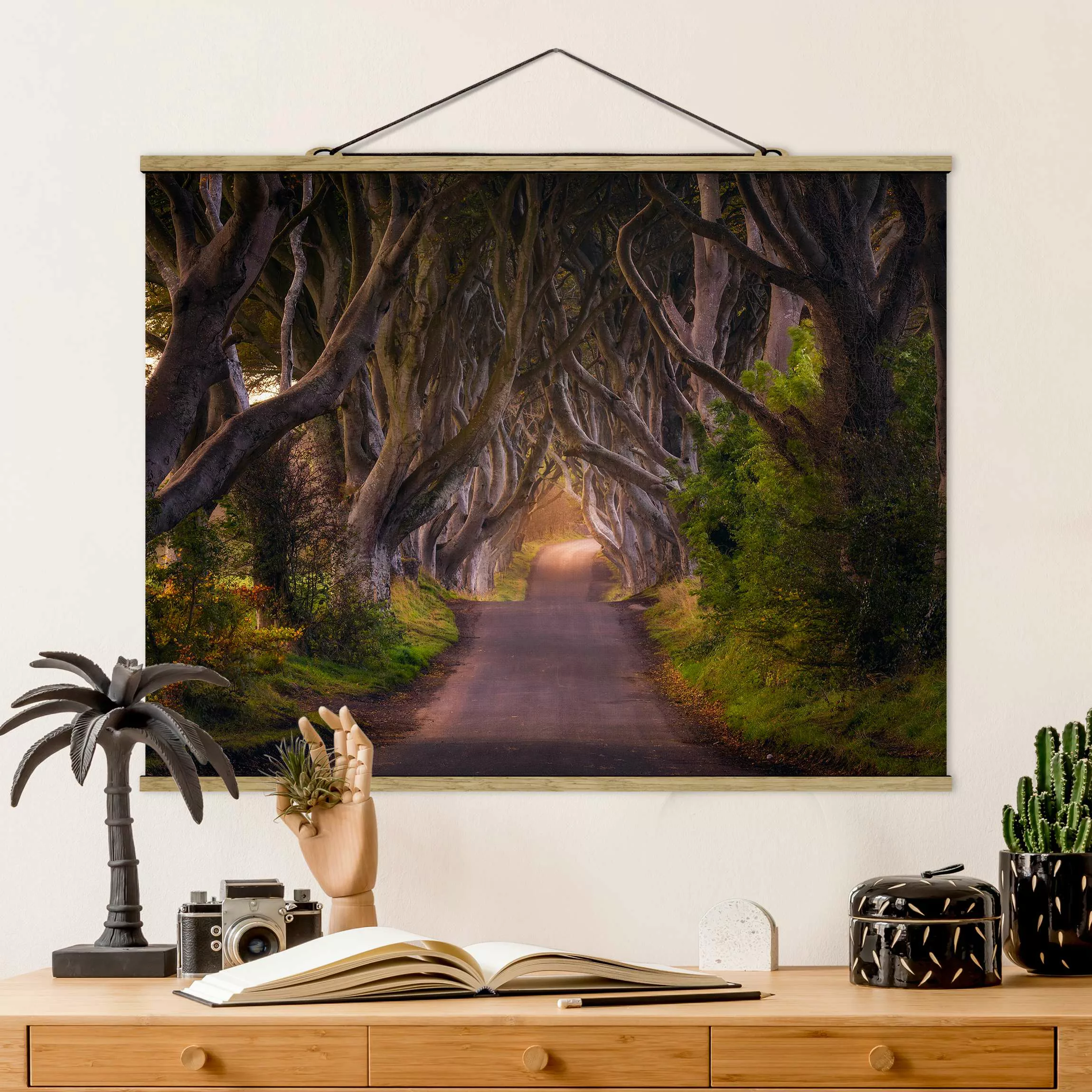Stoffbild Landschaft mit Posterleisten - Querformat Tunnel aus Bäumen günstig online kaufen