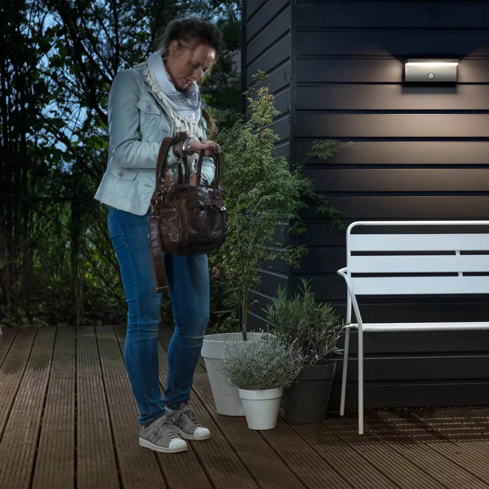 Philips Bustan LED-Außenwandlampe Sensor 2.700 K günstig online kaufen