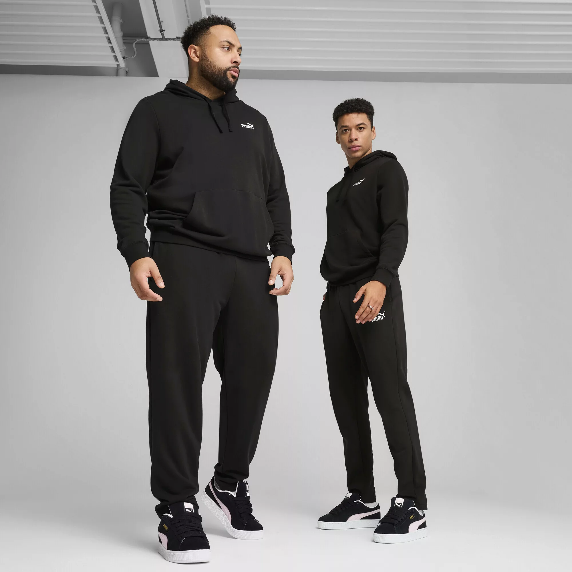 PUMA Trainingshose "ESS NO. 1 LOGO SWEATPANTS TR OP", Jogginghose, weiche F günstig online kaufen