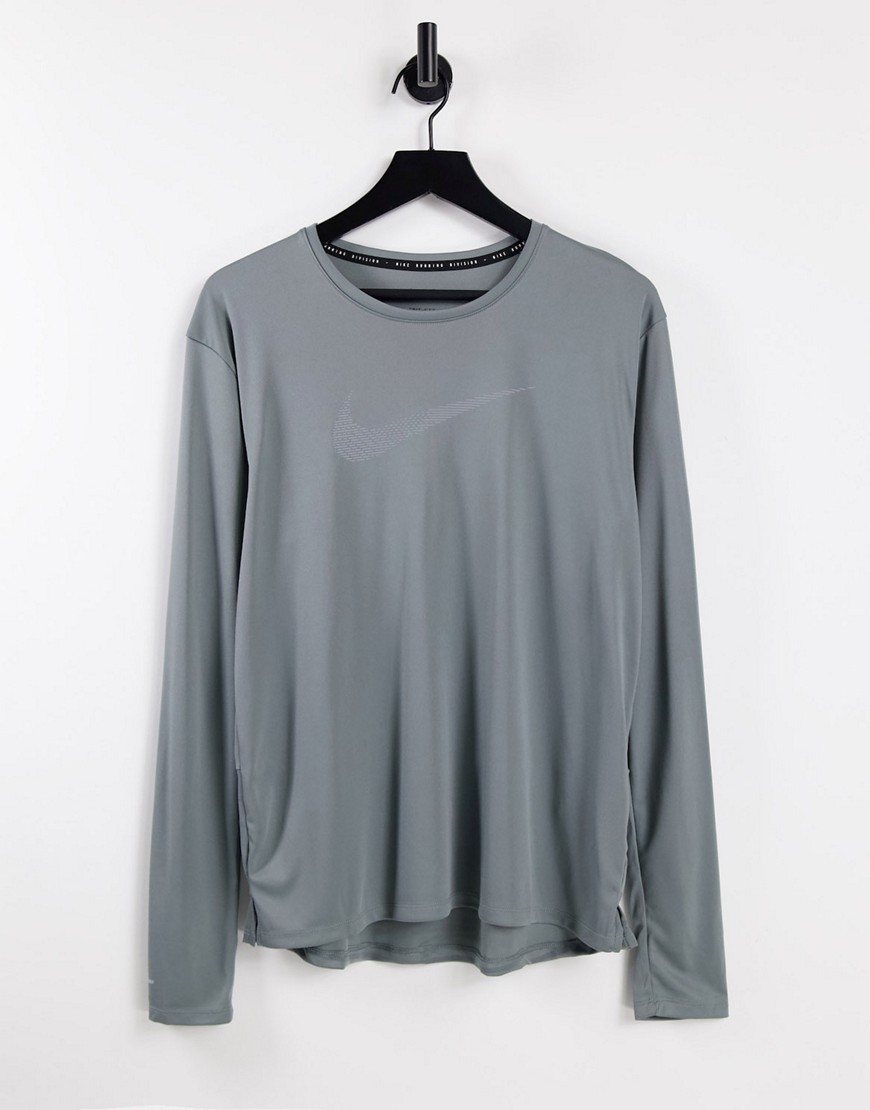 Nike Running – Run Division Miler Flash – Langärmliges Shirt in Grau günstig online kaufen
