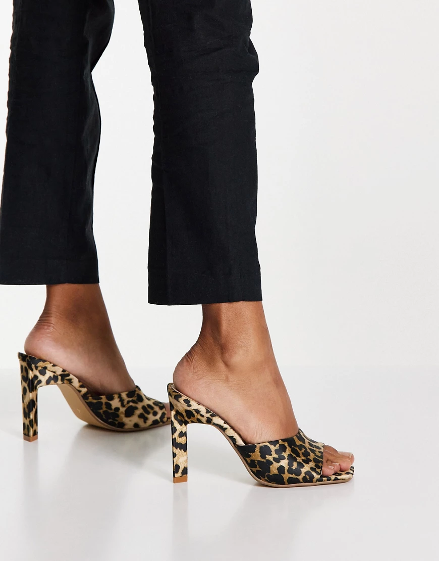 River Island – Sandalen mit Absatz, eckigem Zehenbereich und Leopardenmuste günstig online kaufen