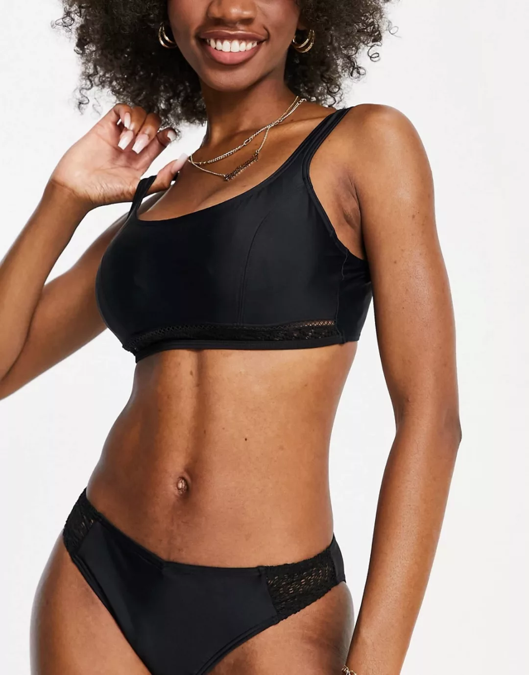 Pour Moi – Größere Brust – Sahara – Kurzes Bikini-Oberteil in Schwarz günstig online kaufen
