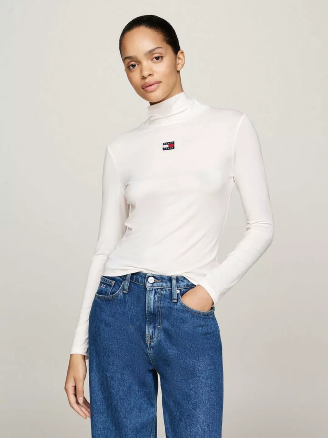 Tommy Jeans Langarmshirt TJW SLIM BADGE MOCKNECK mit Logo-Badge günstig online kaufen