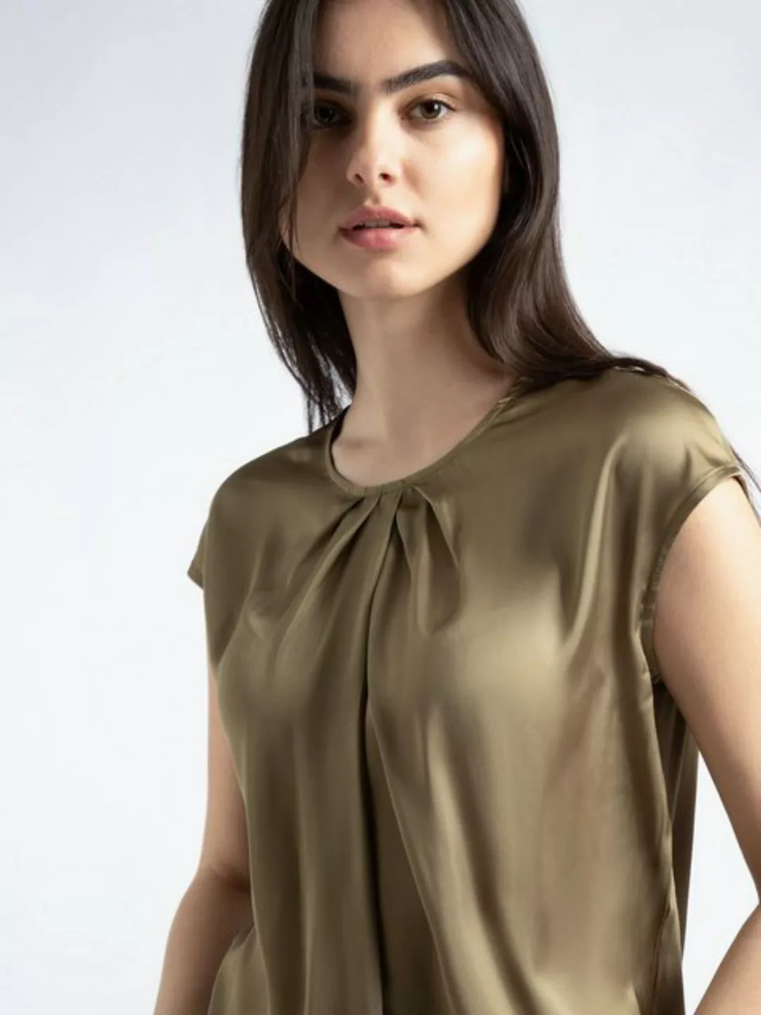 Shirt mit Satinfront, soft reed green, Sommer-Kollektion günstig online kaufen
