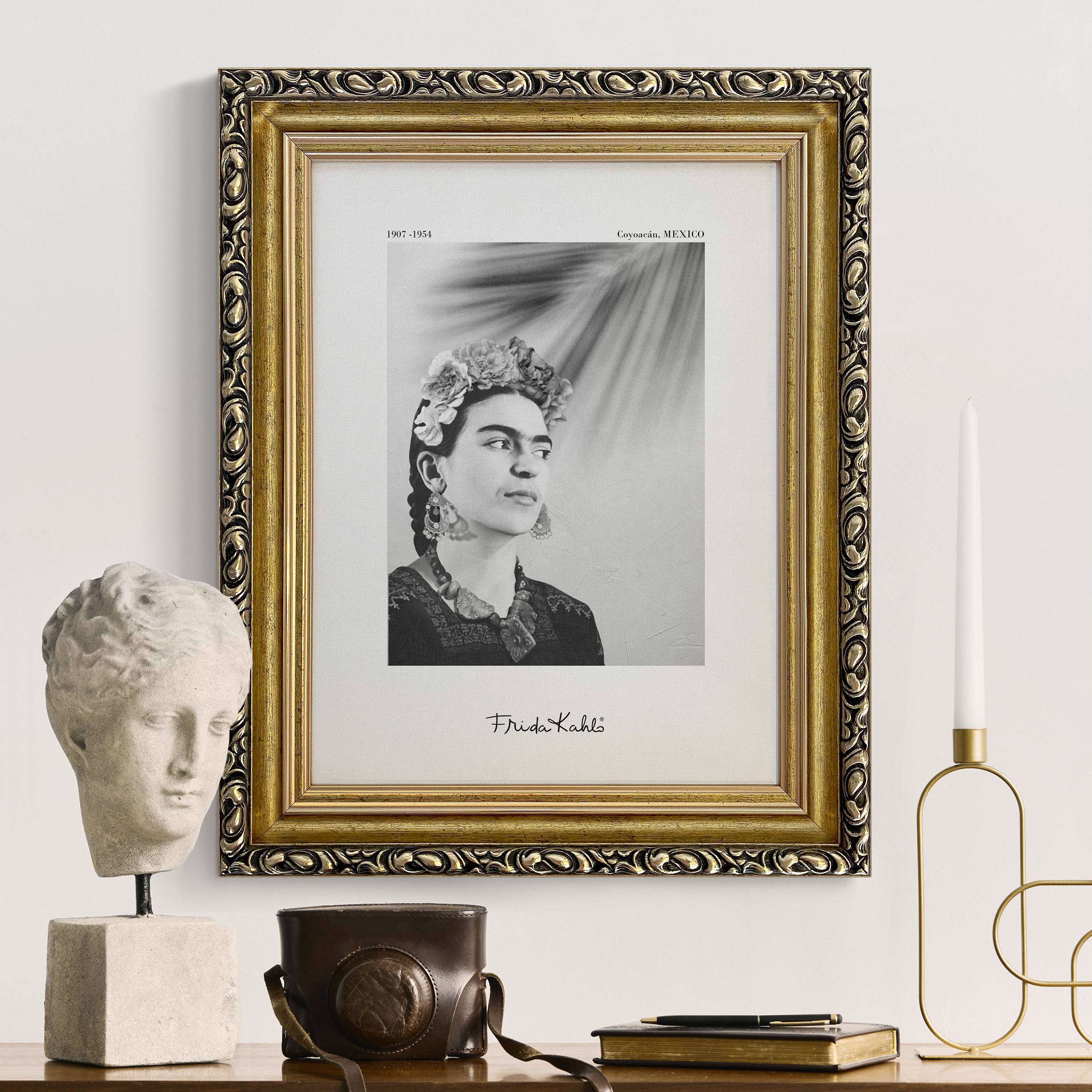 Gerahmtes Leinwandbild Frida Kahlo Portrait mit Schmuck günstig online kaufen