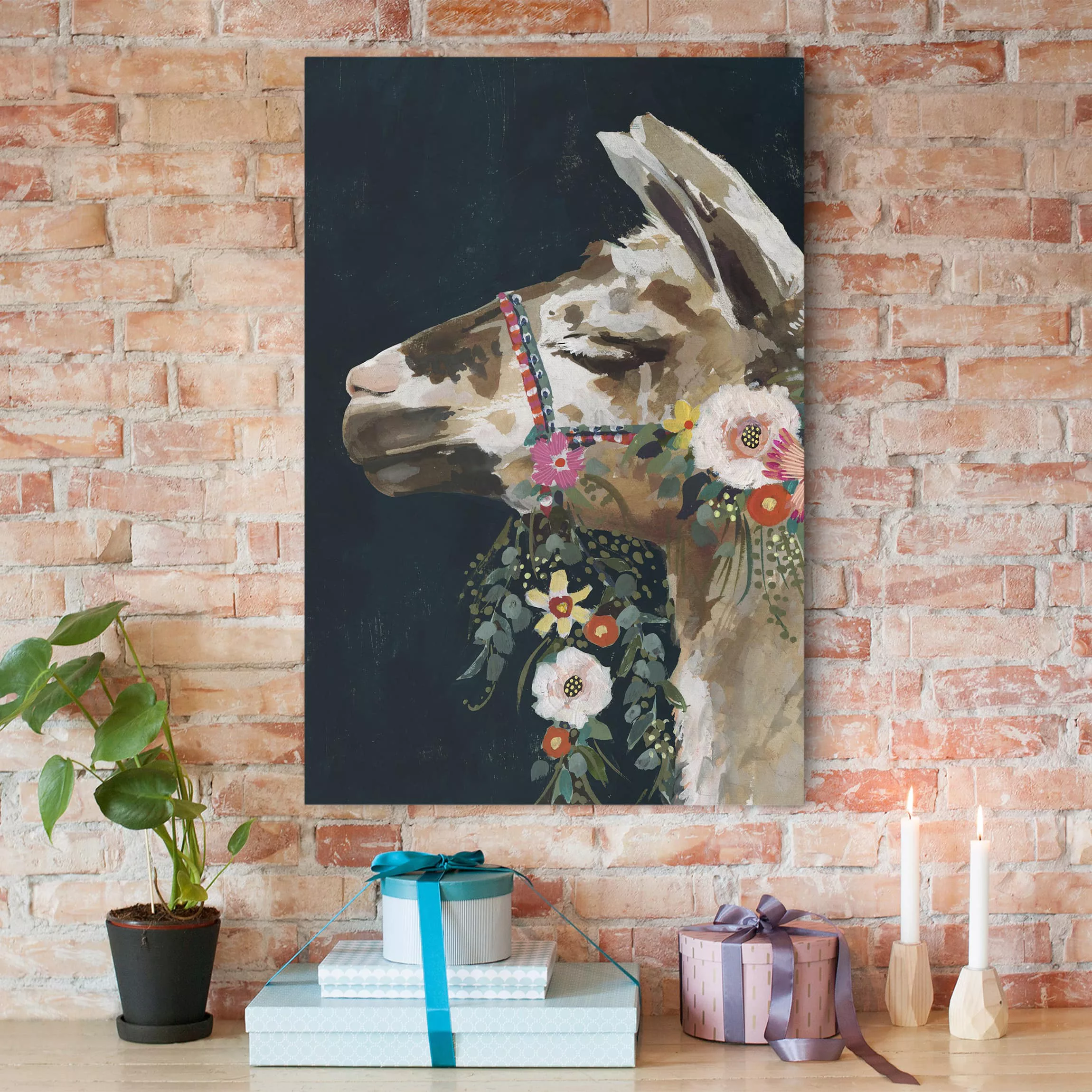 Leinwandbild Tiere - Hochformat Lama mit Blumenschmuck II günstig online kaufen