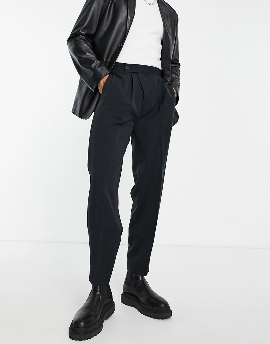 ASOS DESIGN – Elegante, schmal zulaufende Oversize-Hose in Schwarz mit Reiß günstig online kaufen