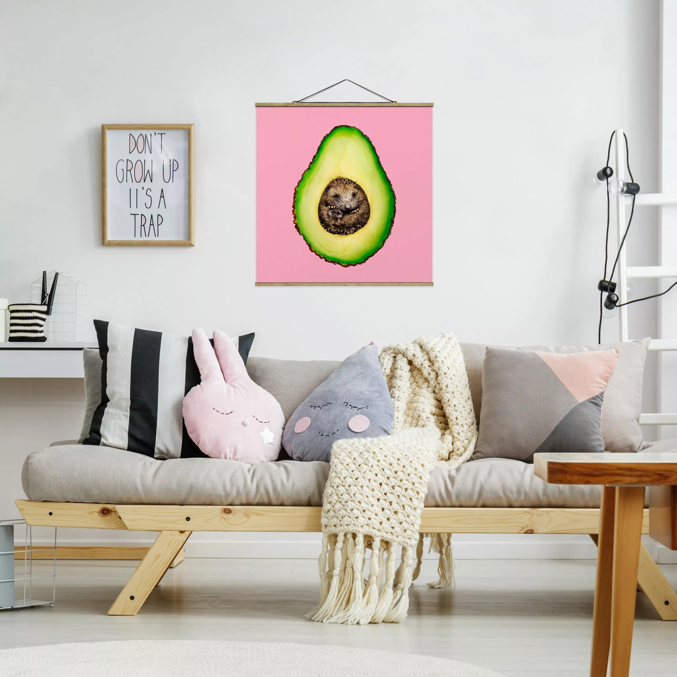 Stoffbild Tiere mit Posterleisten - Quadrat Avocado mit Igel günstig online kaufen