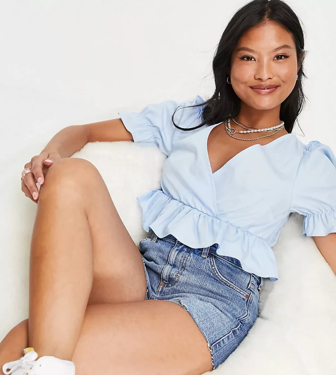 Miss Selfridge Petite – Popeline-Bluse mit V-Ausschnitt in Hellblau günstig online kaufen