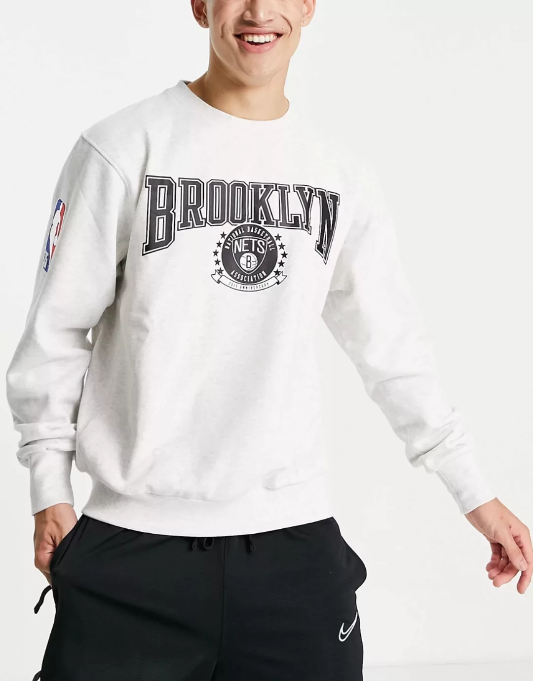 New Basketball – NBA Brooklyn Nets – Sweatshirt mit Rundhalsausschnitt in K günstig online kaufen