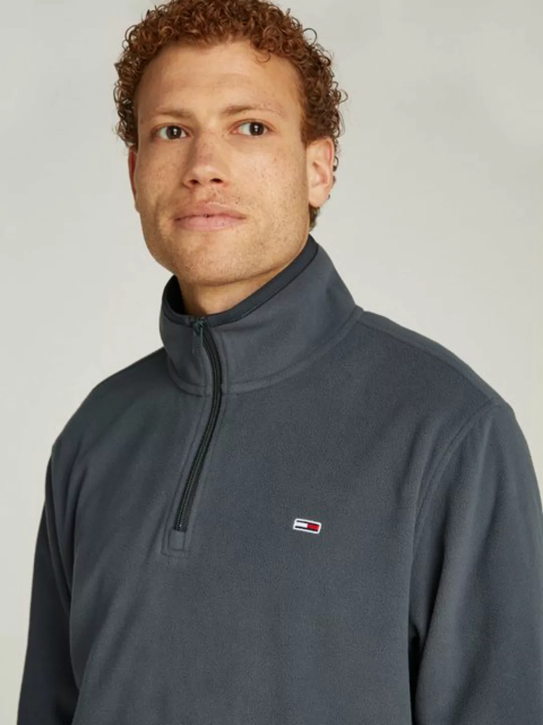 Tommy Jeans Fleecepullover "TJM REG S FLAG POLAR 1/4 ZIP", mit Stehkragen günstig online kaufen