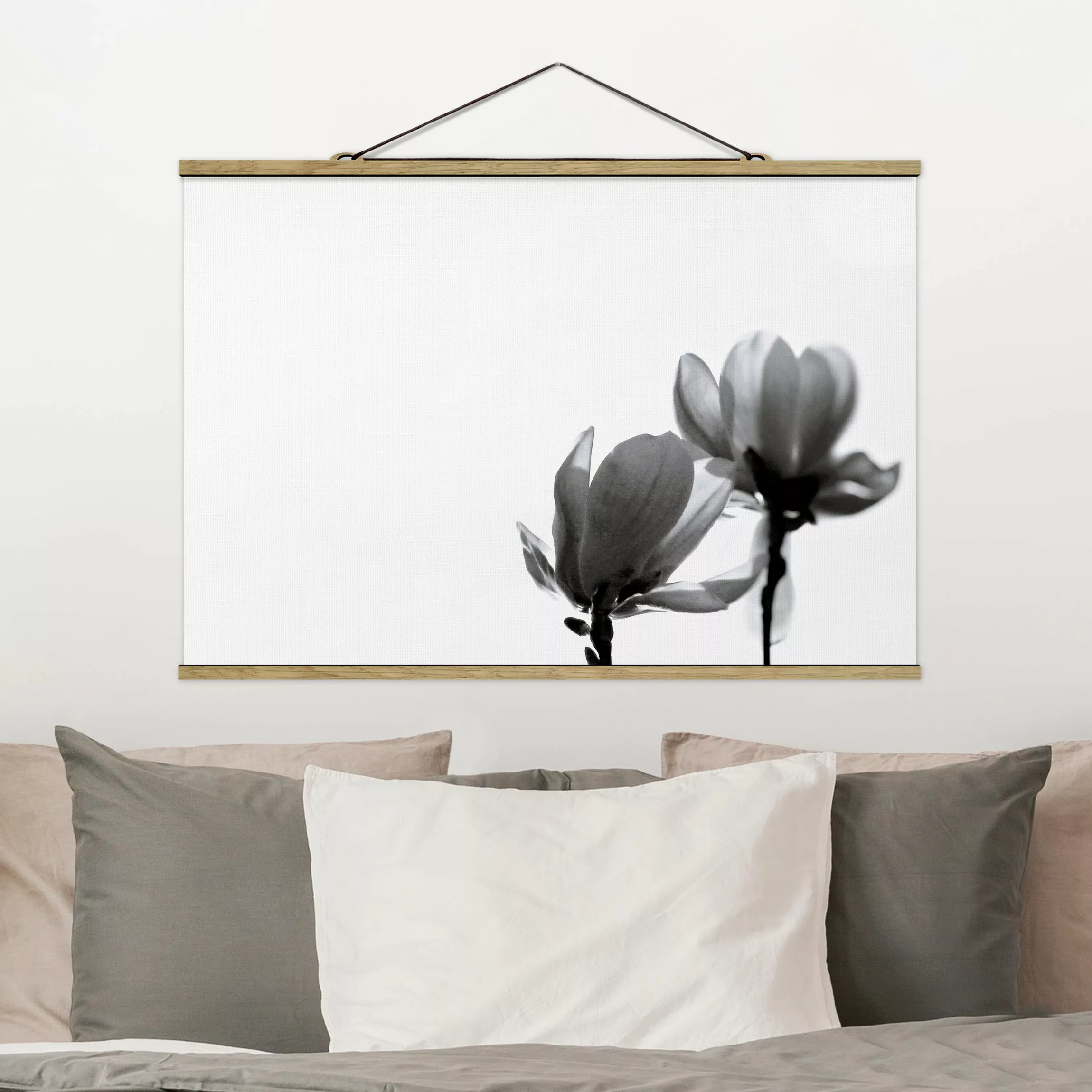 Stoffbild mit Posterleisten Frühlingsbote Magnolie Schwarz Weiß günstig online kaufen