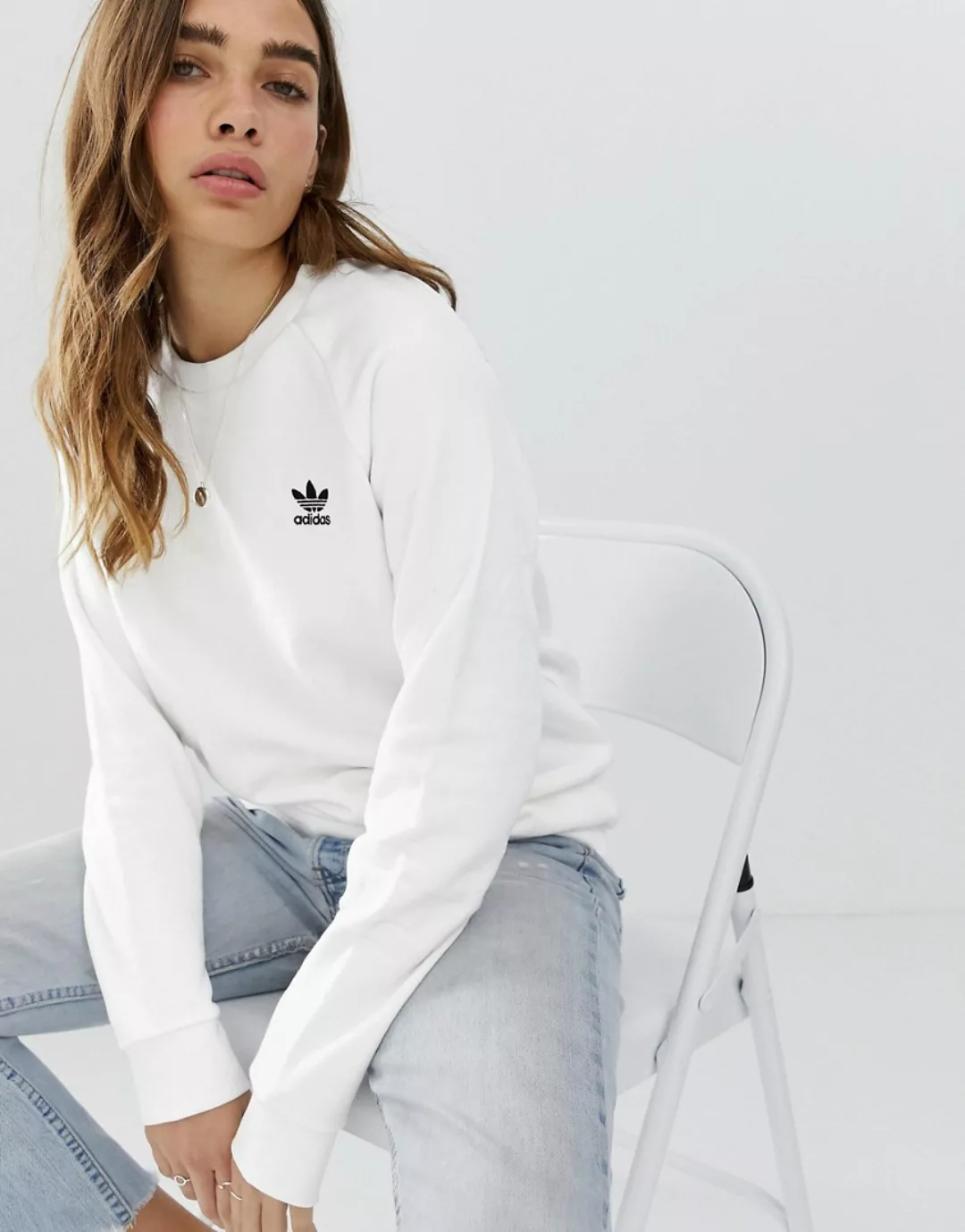 adidas Originals – Weißes Basic-Sweatshirt mit Rundhalsausschnitt günstig online kaufen