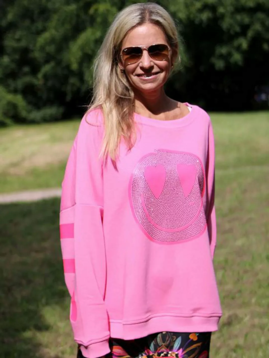 Miss Goodlife Rundhalspullover Roundneck Heartface Famous Strass günstig online kaufen