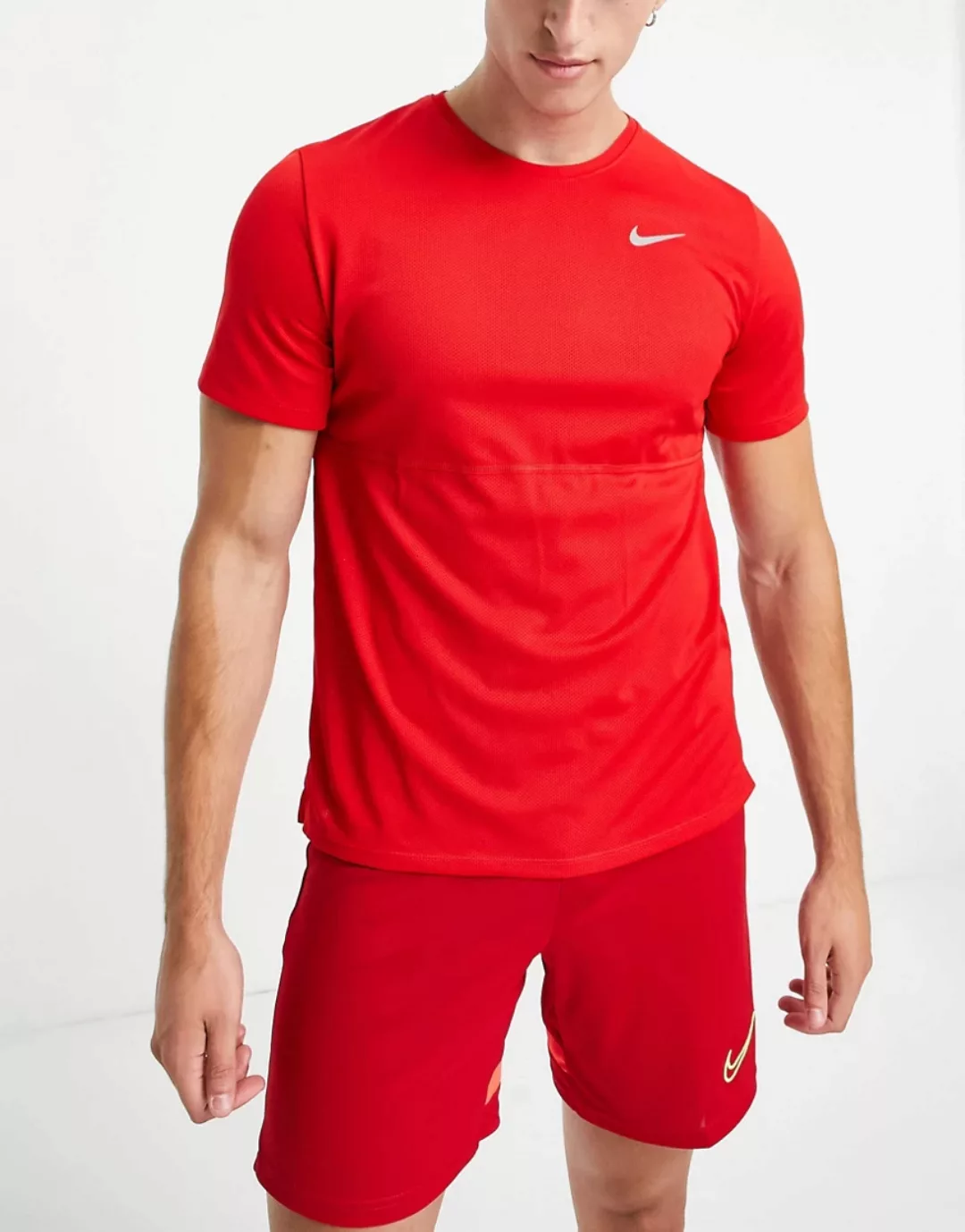 Nike Running – Dri-FIT – T-Shirt in Rot günstig online kaufen