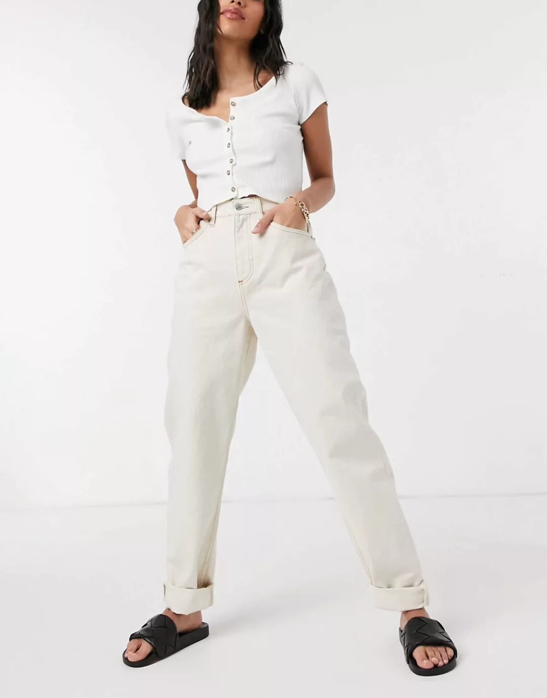 ASOS DESIGN – Lässige Mom-Jeans aus Bio-Baumwollmix in Ecru mit hohem Bund- günstig online kaufen