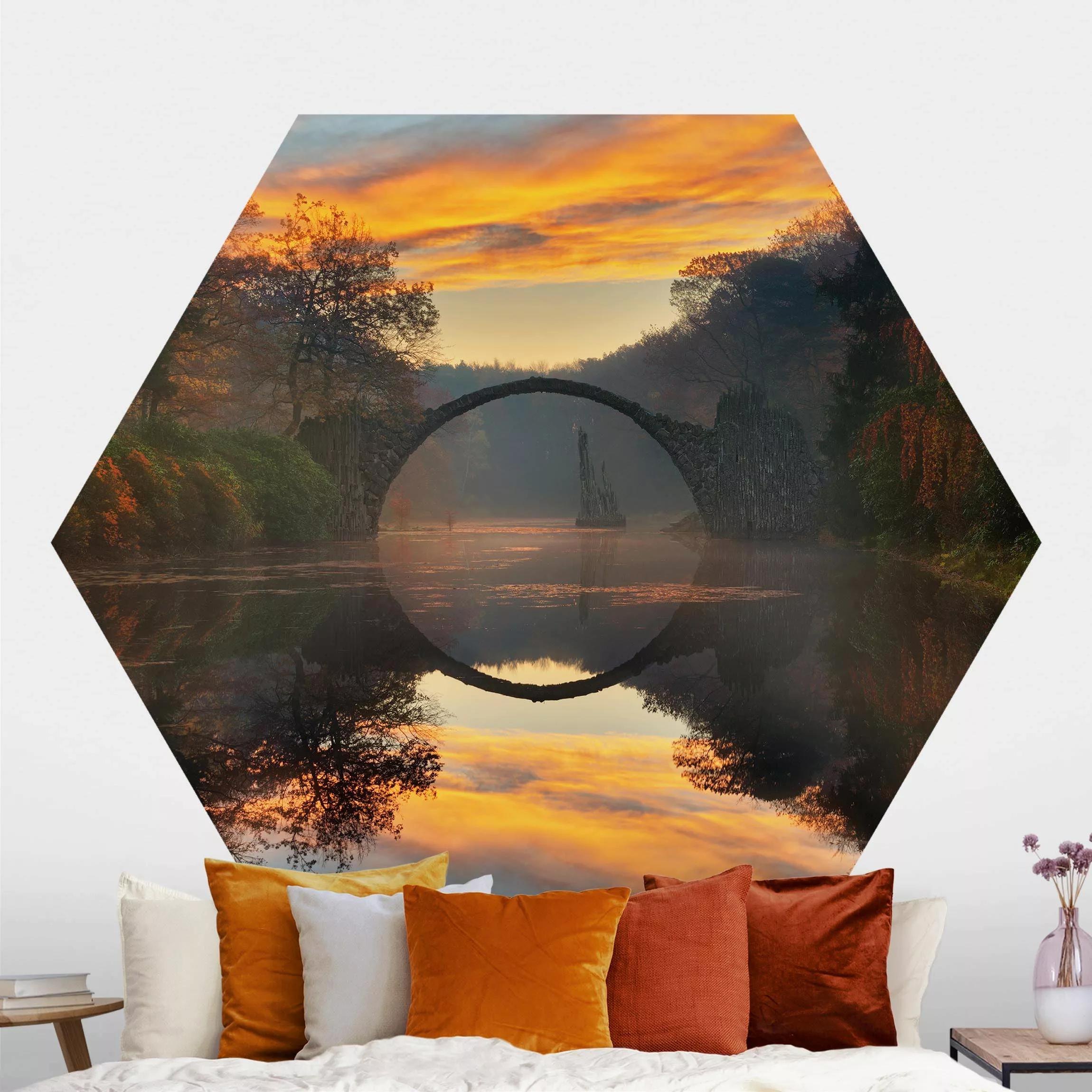 Hexagon Fototapete selbstklebend Märchenbrücke günstig online kaufen