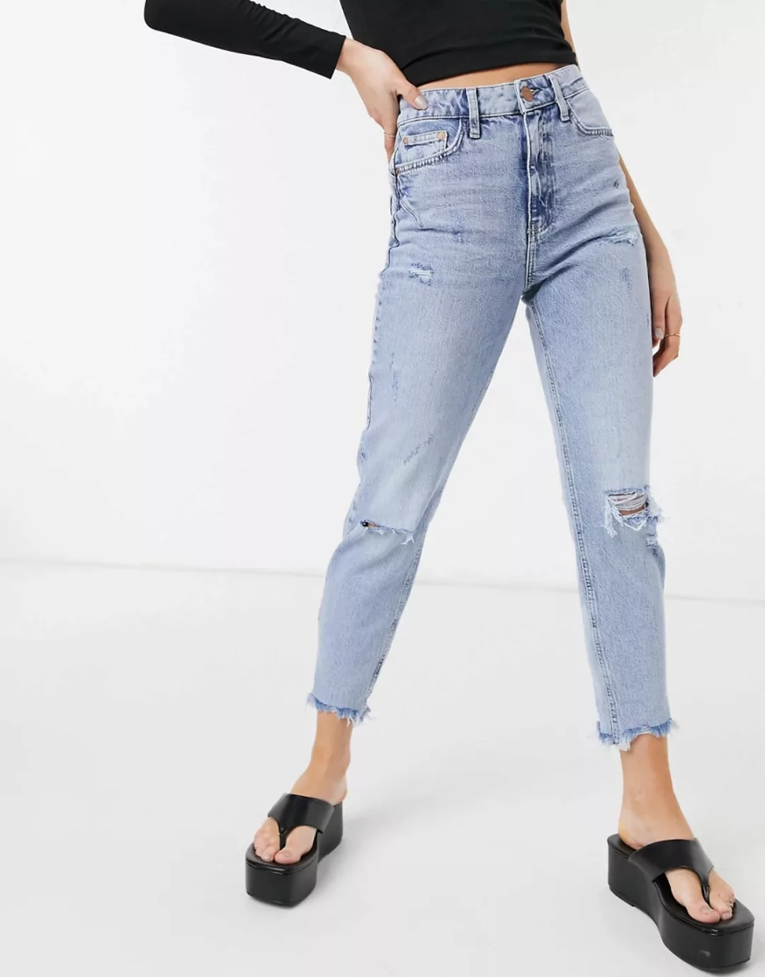 River Island – Carrie – Mom-Jeans mit Zierrissen in Authentic-Hellblau günstig online kaufen