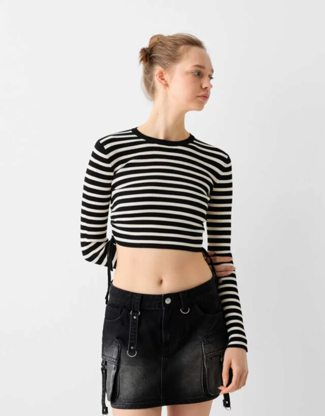 Bershka Pullover Mit Seitlicher Raffung Bskteen S Schwarz günstig online kaufen