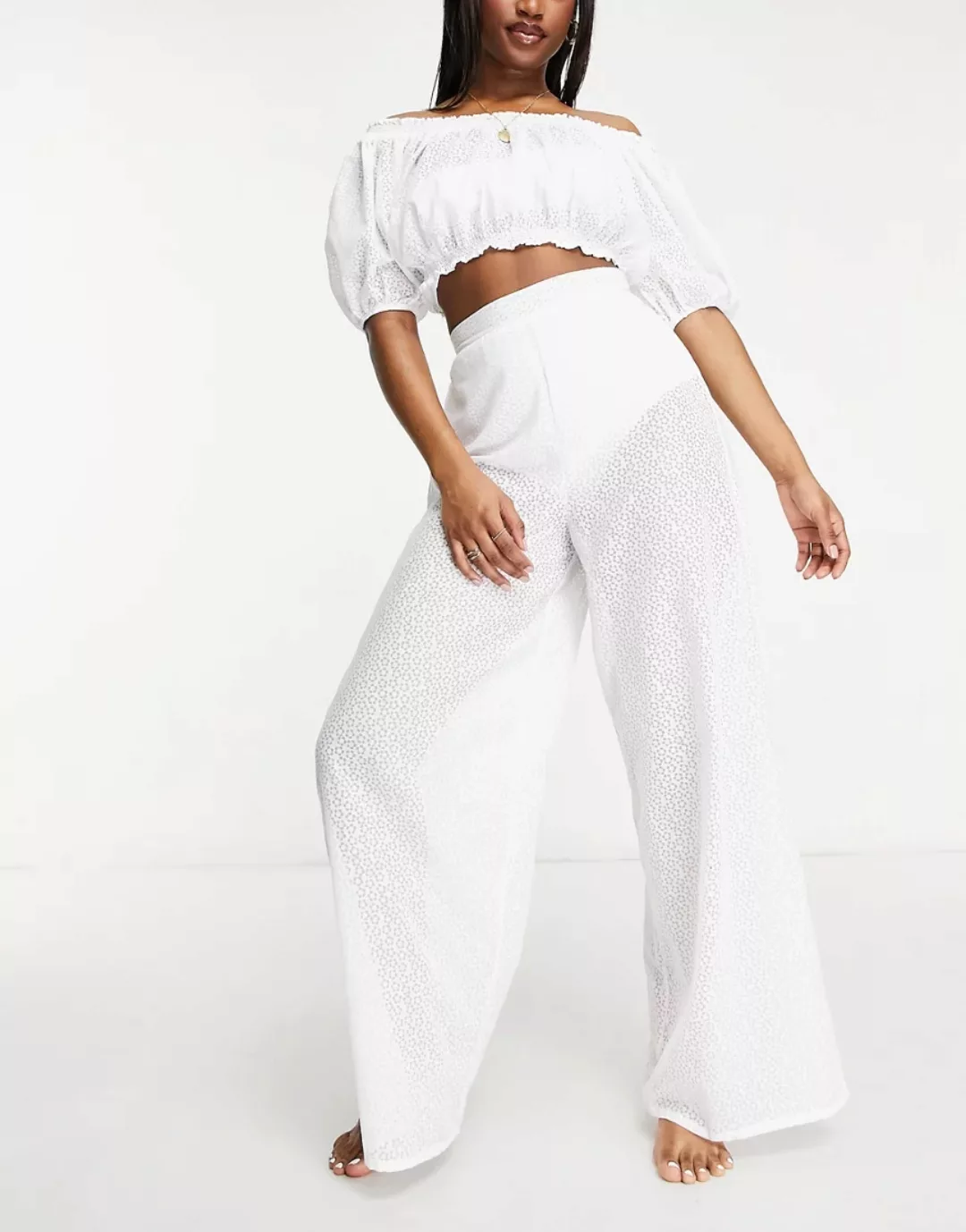 Fashion Union – Exclusive – Strandhose aus weißer Spitze mit weit geschnitt günstig online kaufen