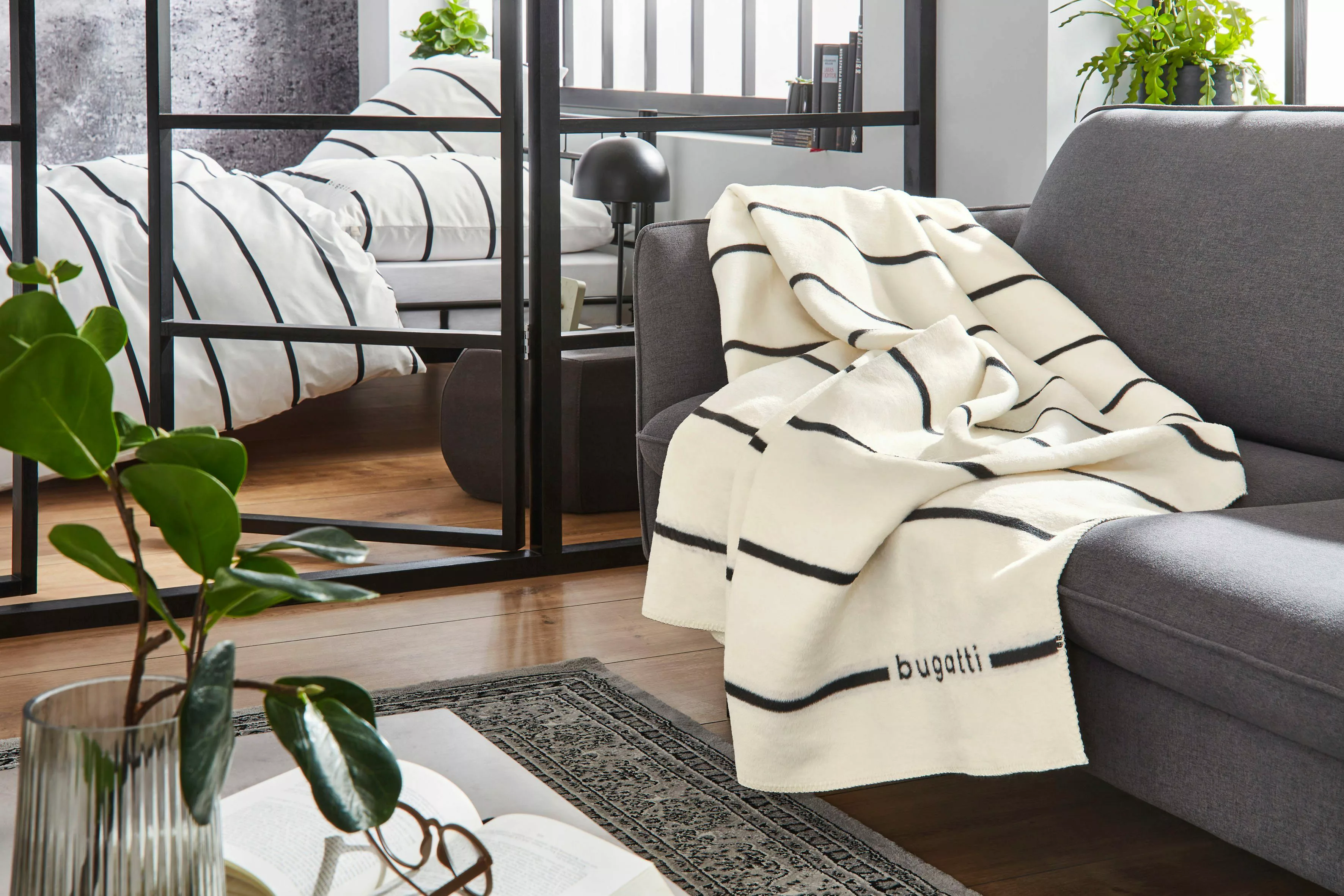 Wohndecke, bugatti, mit filigranen Streifen, Kuscheldecke günstig online kaufen