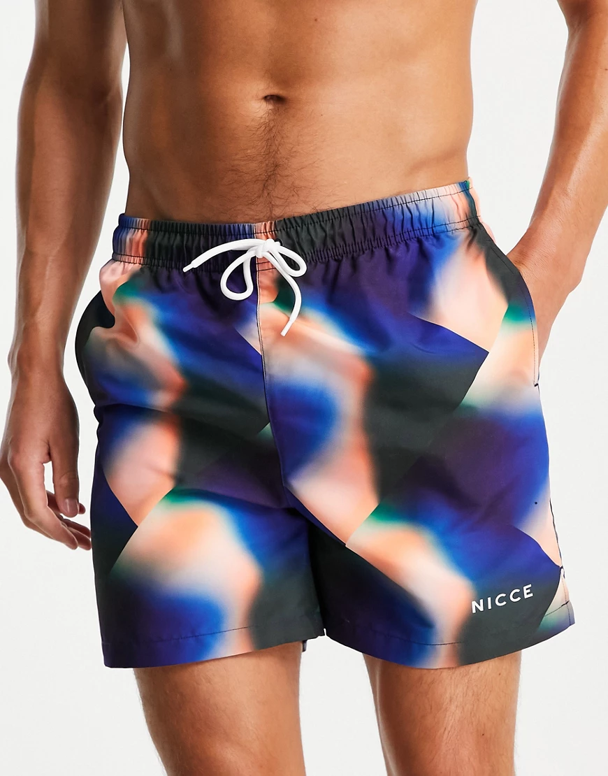 Nicce – Paradise – Gemusterte Badeshorts in Marineblau günstig online kaufen