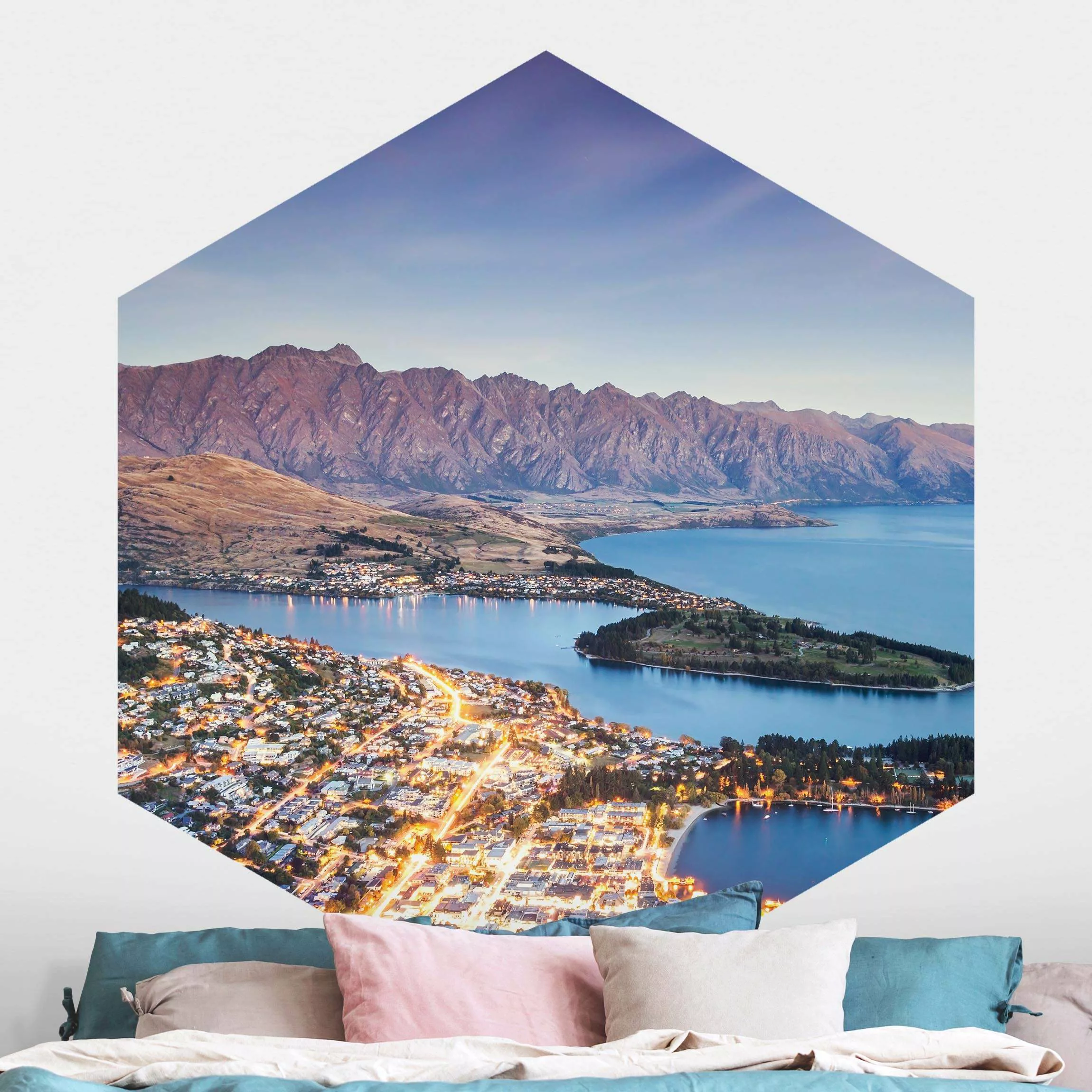 Hexagon Fototapete selbstklebend Zwischen Meer und Bergen günstig online kaufen