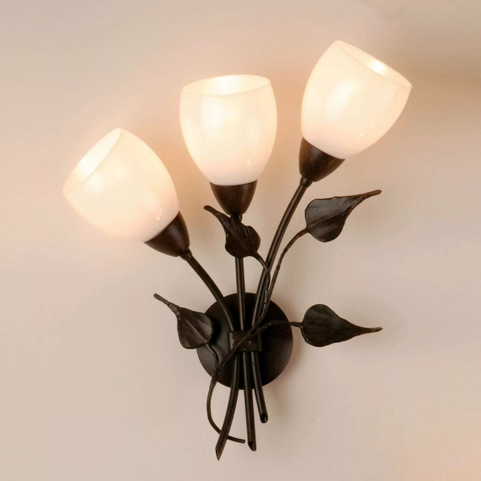 Menzel Chalet - florale Wandlampe mit Glastulpen günstig online kaufen