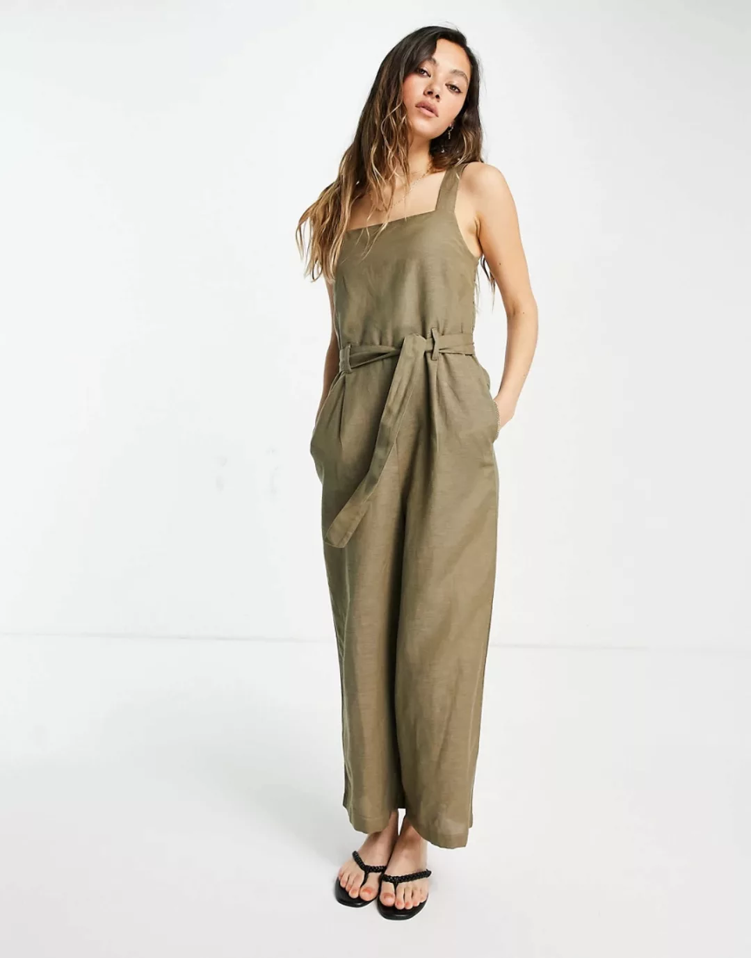 Only – Jumpsuit mit kurzem Schnitt und Bindegürtel in Khaki-Grün günstig online kaufen