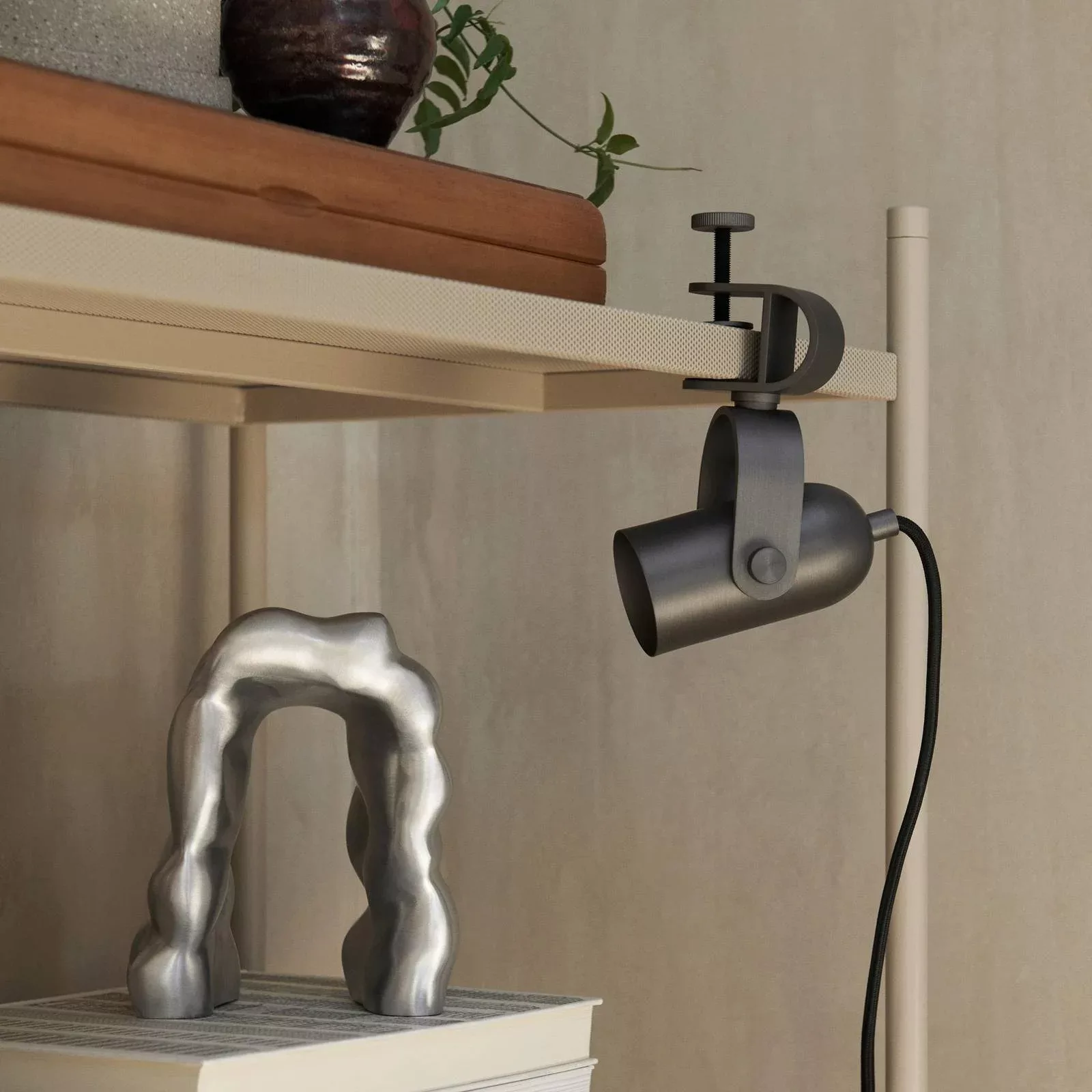 ferm LIVING Klemmleuchte Ruuvi, schwarz, Eisen, Stecker günstig online kaufen