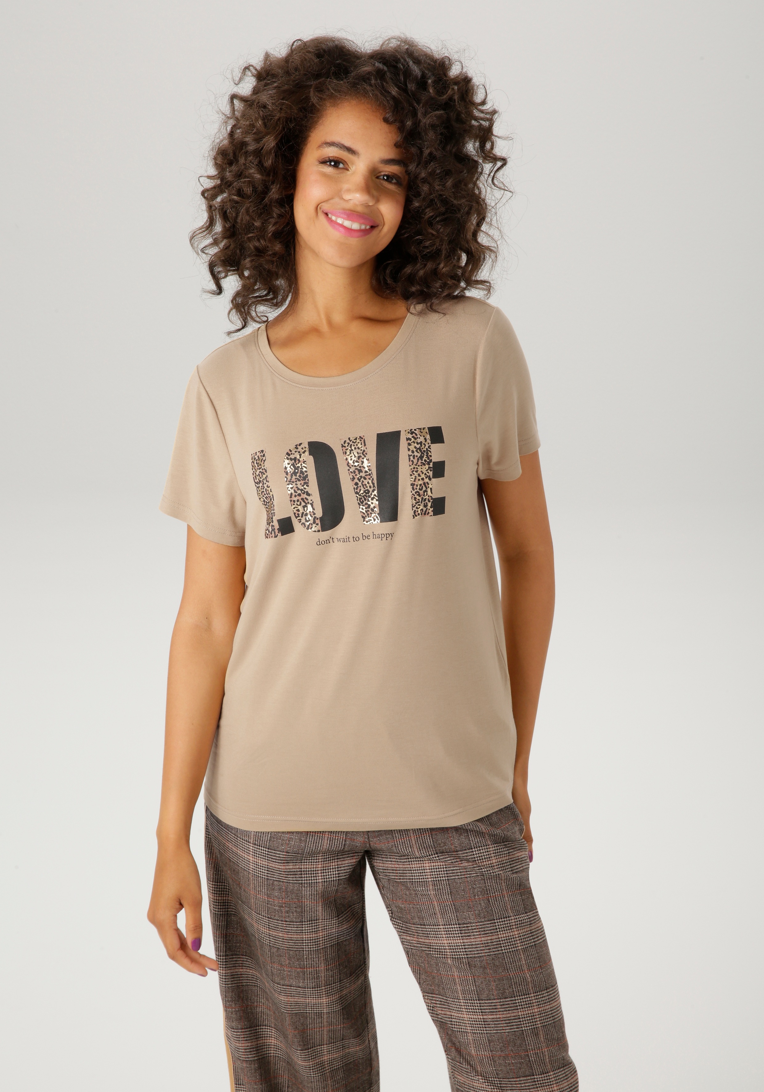 Aniston CASUAL T-Shirt, mit Folienprint verzierter "LOVE"-Schriftzug - NEUE günstig online kaufen