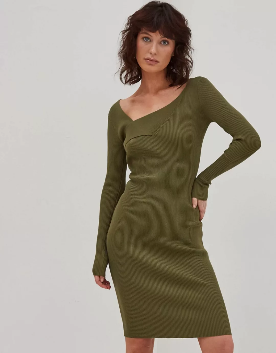 4th & Reckless – Strick-Pulloverkleid mit überkreuztem Design vorne in Khak günstig online kaufen
