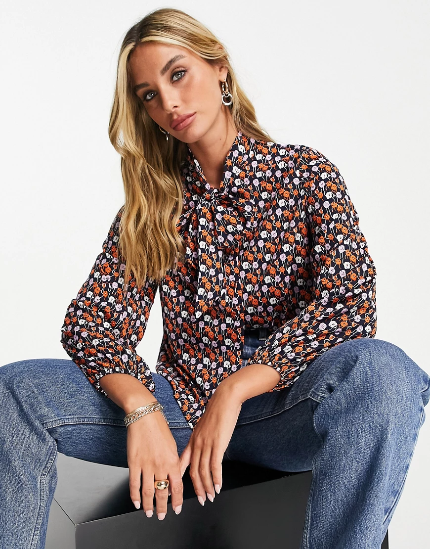 Y.A.S – Vella – Bluse mit Schleifenverzierung und mehrfarbigem Muster-Bunt günstig online kaufen