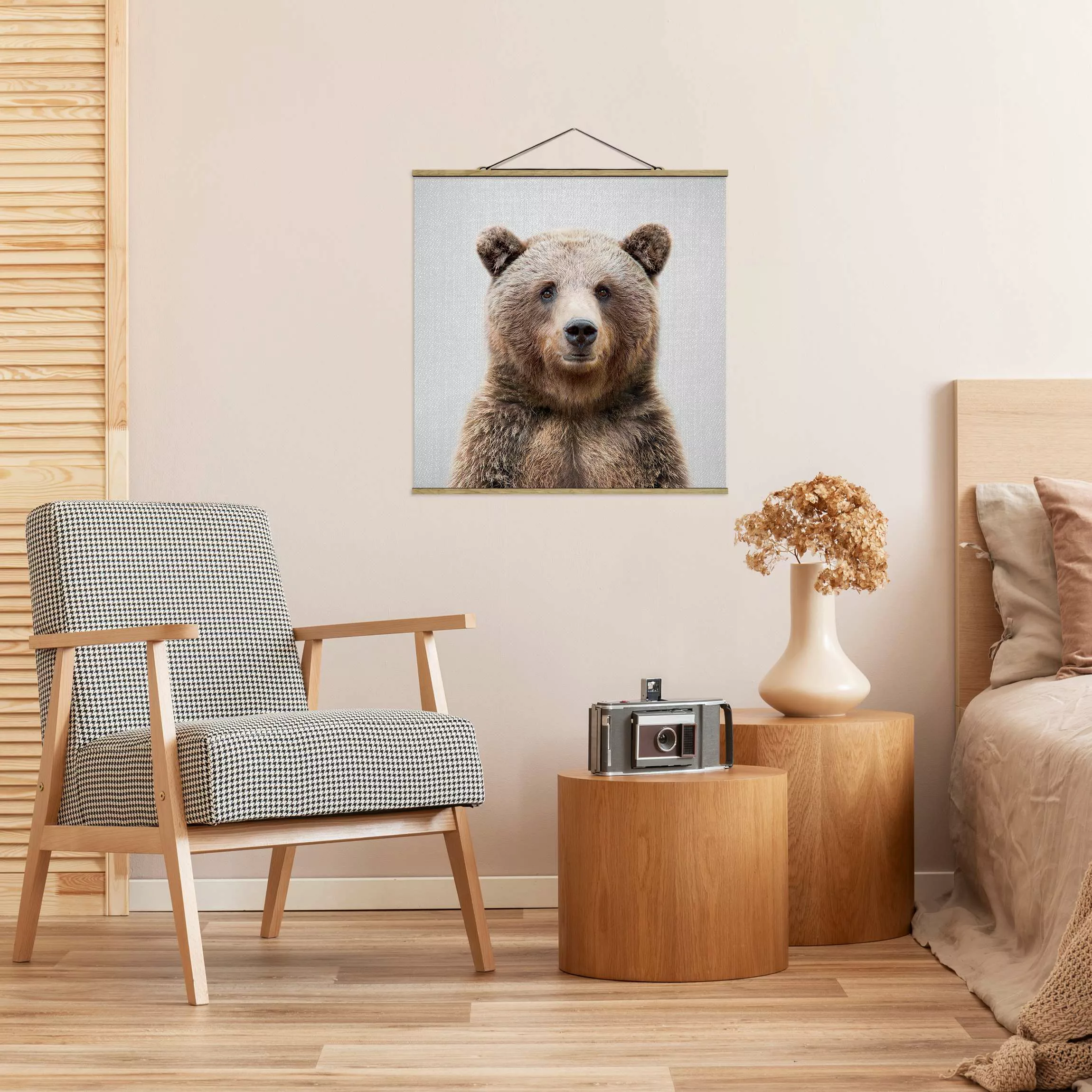 Stoffbild mit Posterleisten Grizzlybär Gustel günstig online kaufen
