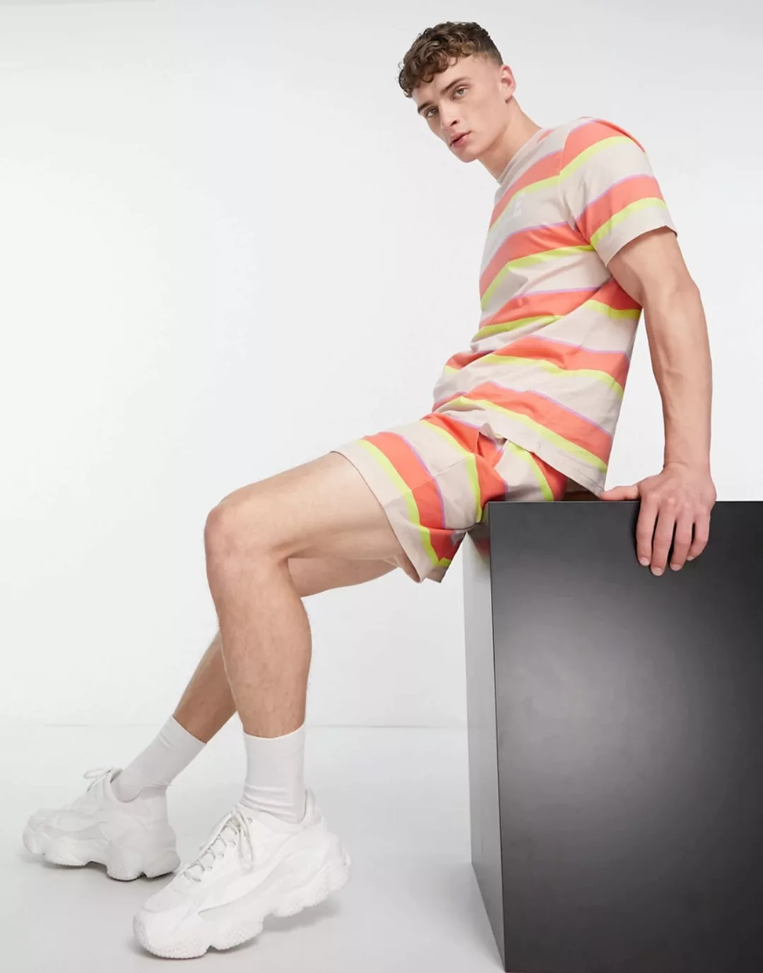 ASOS DESIGN – Oversize-Shorts aus Jersey mit durchgehendem Streifenmuster, günstig online kaufen