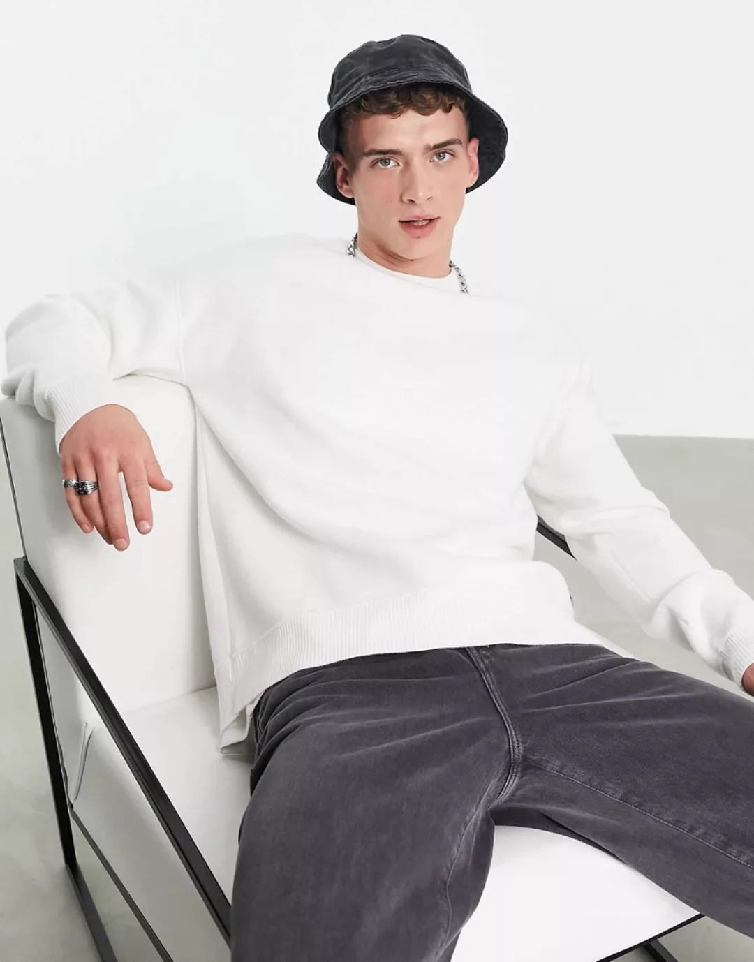 Bershka – Sweatshirt in Weiß mit Rundhalsausschnitt günstig online kaufen