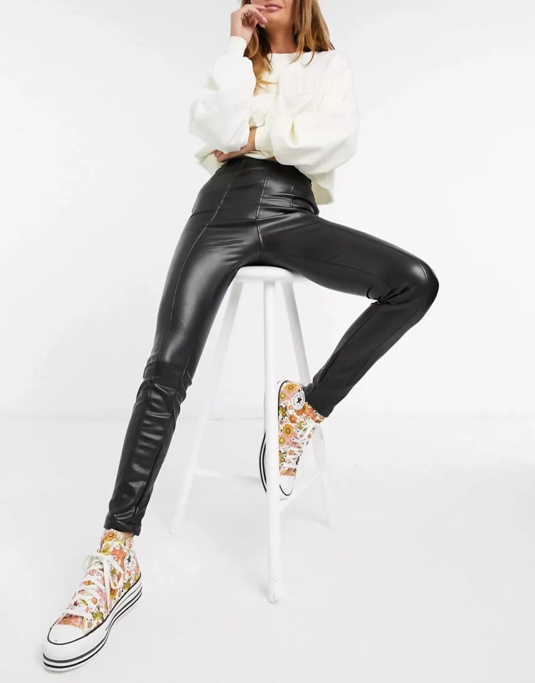 New Look – Schwarze Leggings im Leder-Look günstig online kaufen