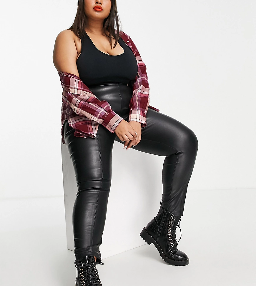 In The Style Plus x Olivia Bowen – Jeans aus schwarzem Kunstleder günstig online kaufen