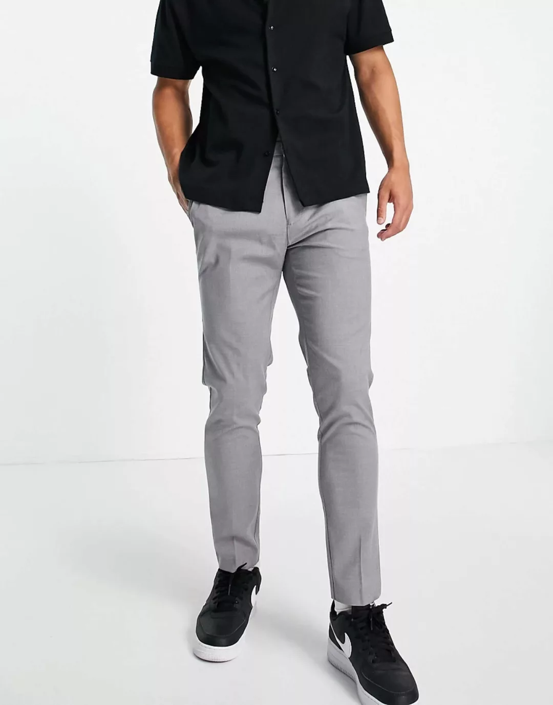 Burton Menswear – Recycled – Elegante Hose mit engem Schnitt in Hellgrau günstig online kaufen