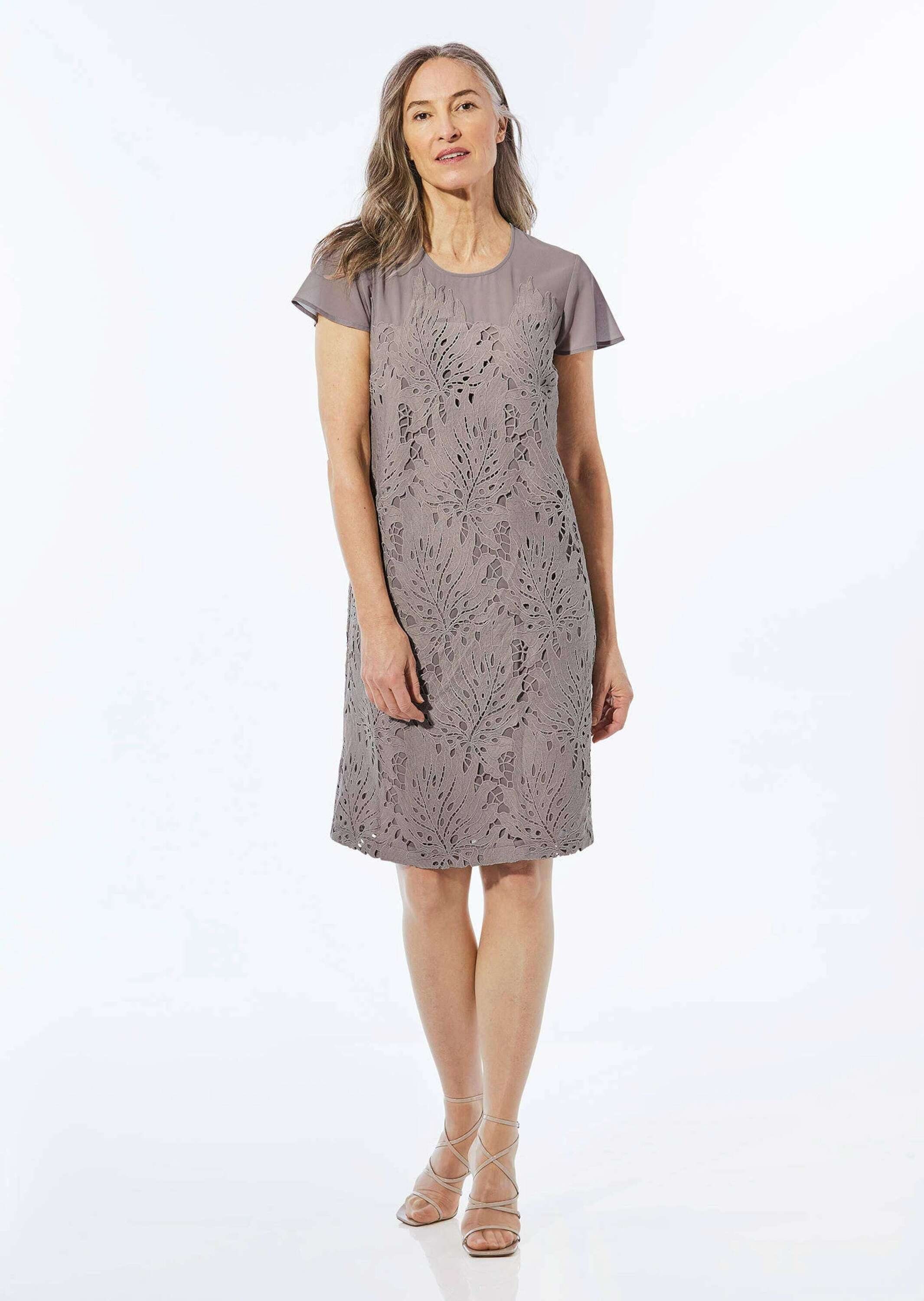 GOLDNER Abendkleid Kleid aus sommerlicher Spitze günstig online kaufen