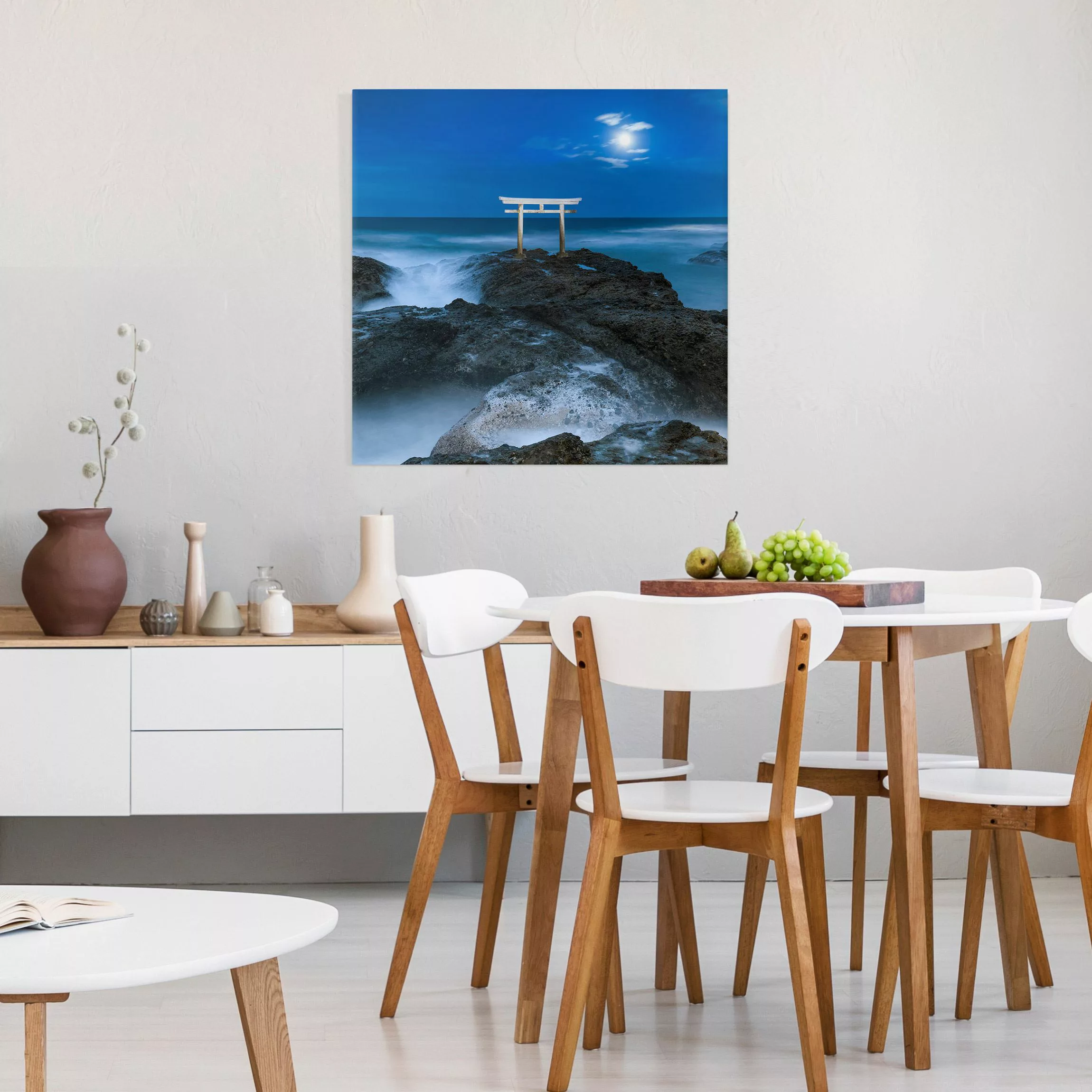 Leinwandbild Torii bei Vollmond am Meer günstig online kaufen