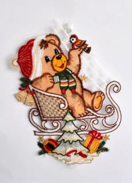 Stickereien Plauen Fensterbild "Teddy auf Schlitten" günstig online kaufen