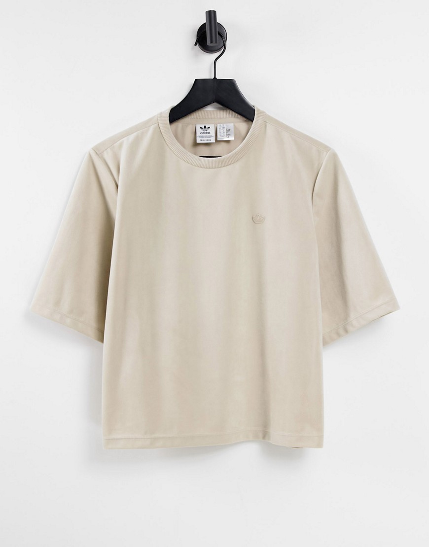 adidas Originals – T-Shirt aus Velours in Hafer-Neutral günstig online kaufen