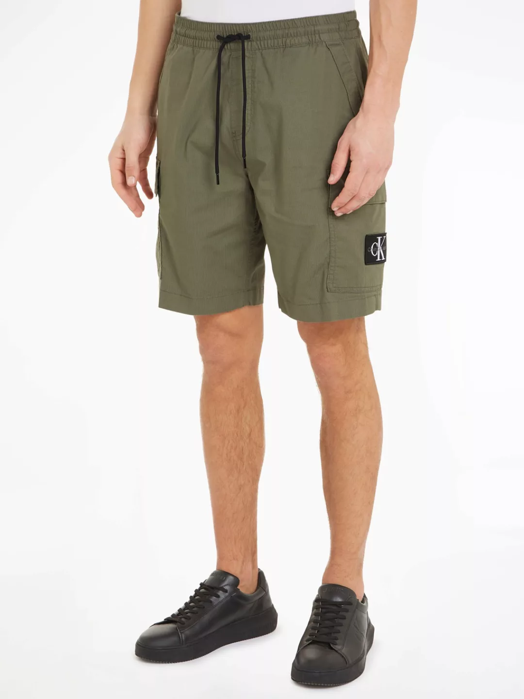 Calvin Klein Jeans Sweatshorts "WASHED CARGO SHORT", mit Logopatch günstig online kaufen