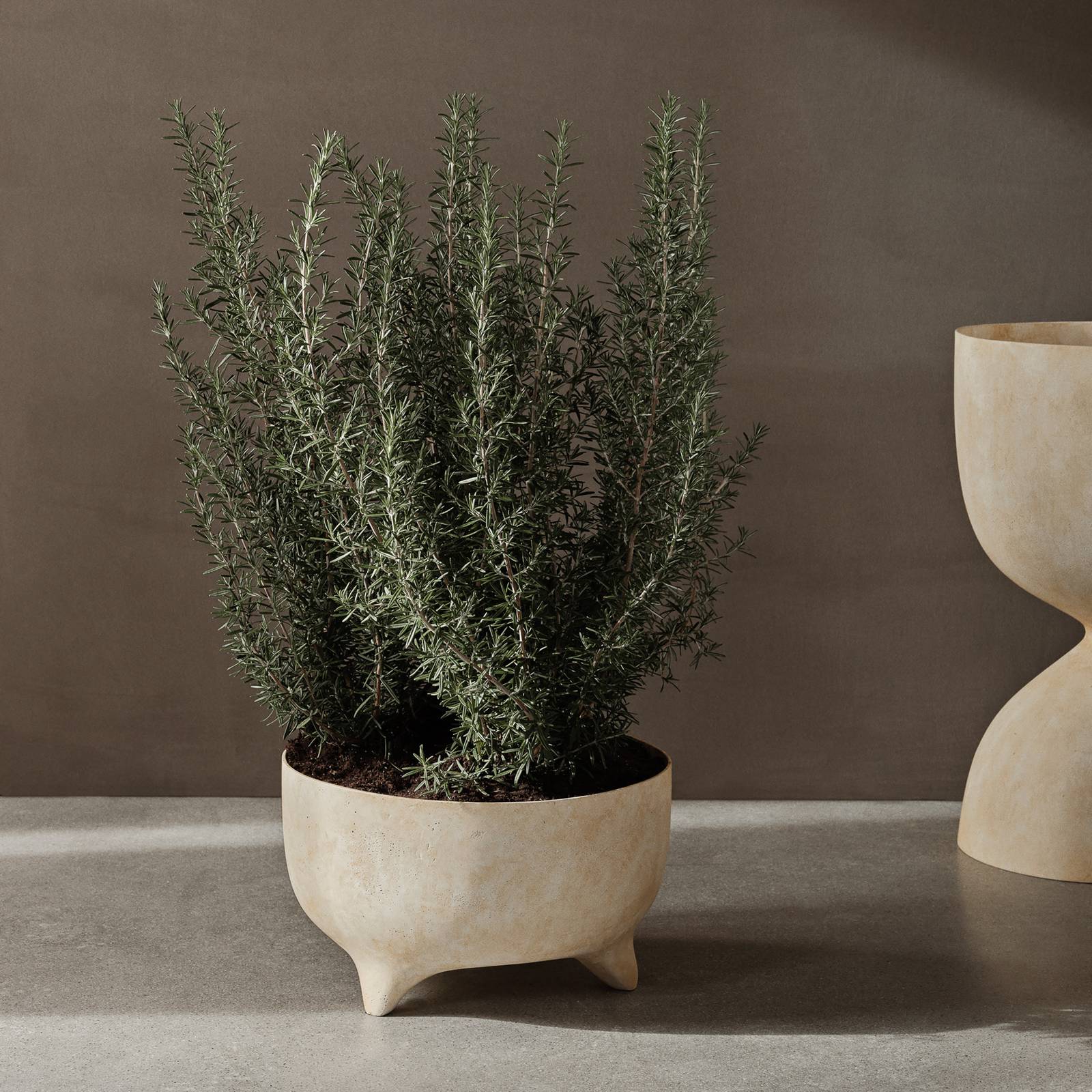 ferm LIVING Blumentopf Evoke Low, beige, 25 Liter, Glasfaser günstig online kaufen