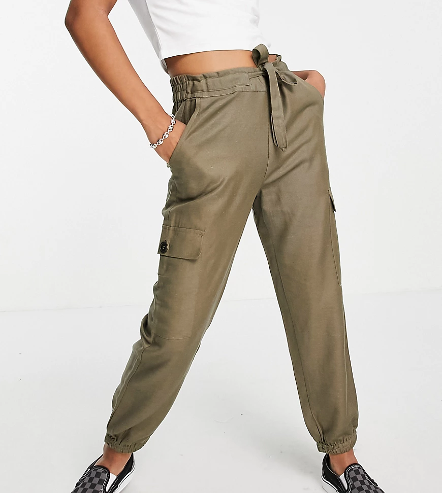 Only Petite – Cargohose mit Bindeband in Khaki-Grün günstig online kaufen