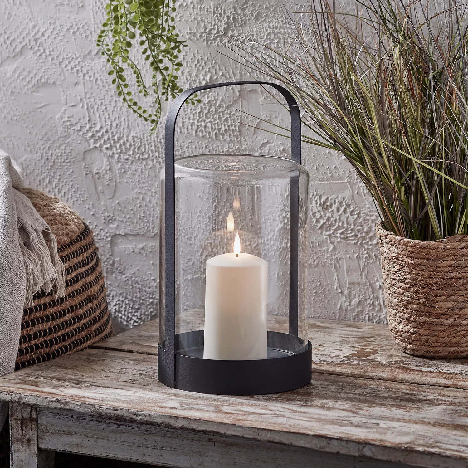 Großes Windlicht Glas schwarz mit TruGlow® Outdoor Kerze günstig online kaufen